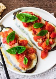 Berenjenas con mazzarella y tomate